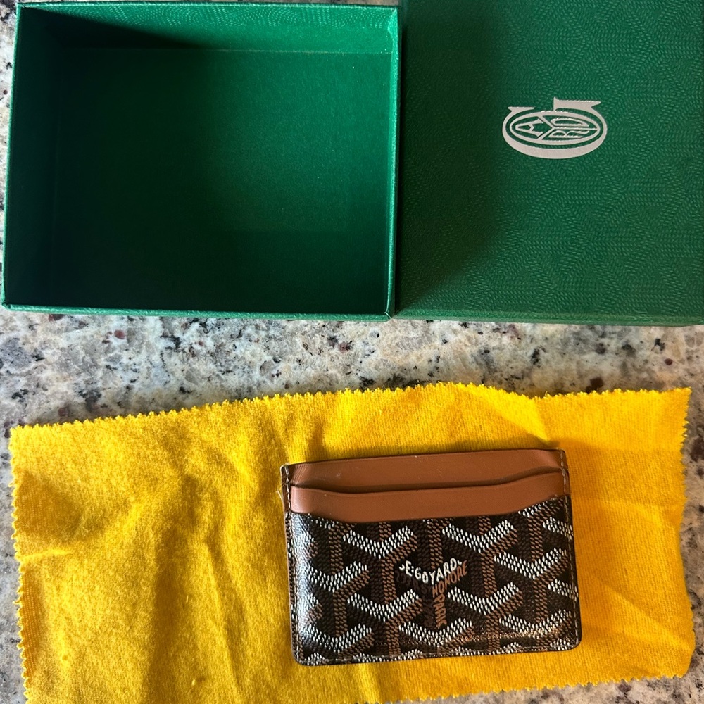 Goyard cardboard